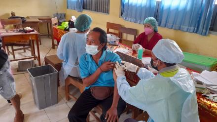 Pelaksanaan Vaksin Dosis II Masyarakat Desa Sepang (Dosis I Tanggal 21 Juni 2021)